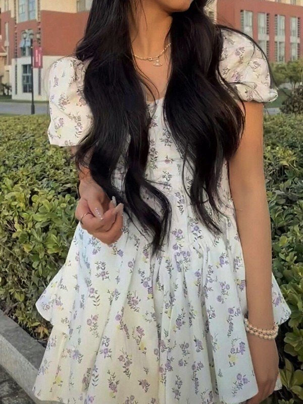 Women's Floral Tiered Ruffle Mini Dress - Sweetheart Neckline with Short Puff Sleeves and Corset Bodice 2